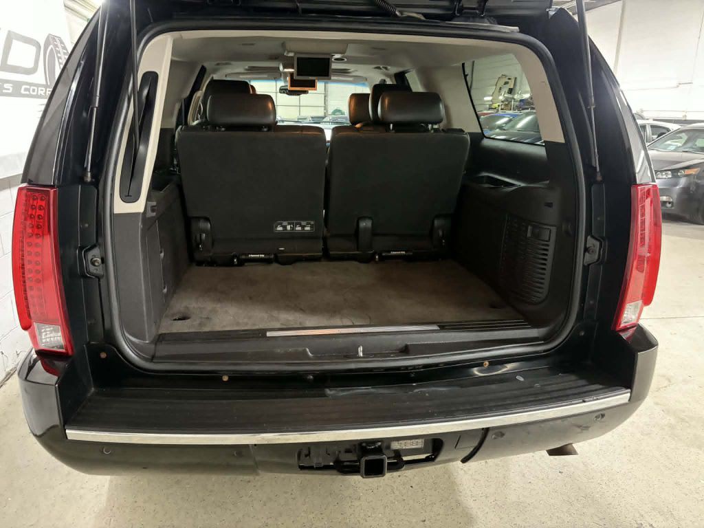 2012 Cadillac Escalade Image 19