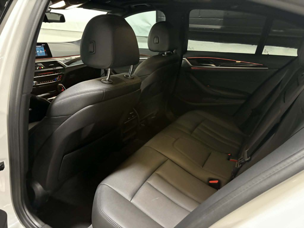 2019 BMW 5 Series Image 17