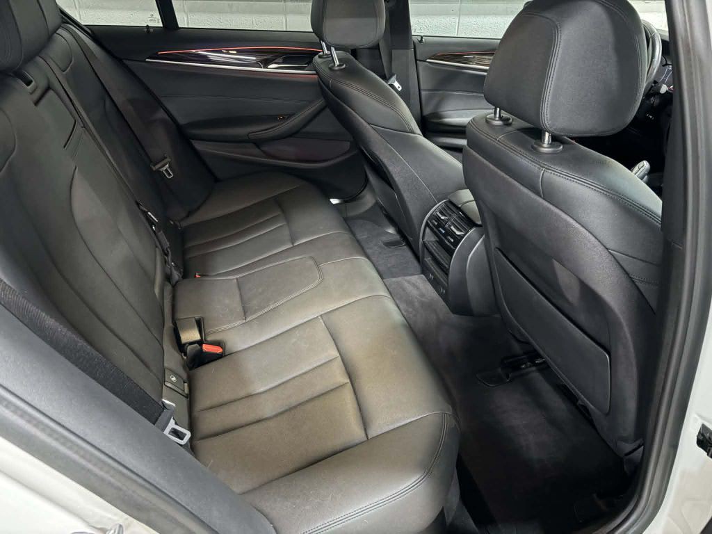2019 BMW 5 Series Image 19