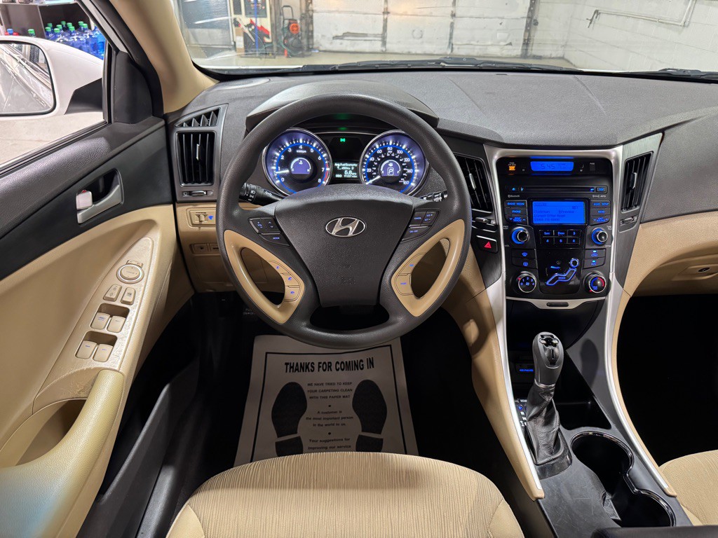 2013 Hyundai Sonata Image 16