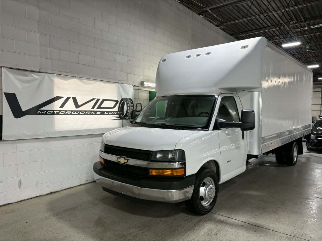 2018 Chevrolet Express Image 1