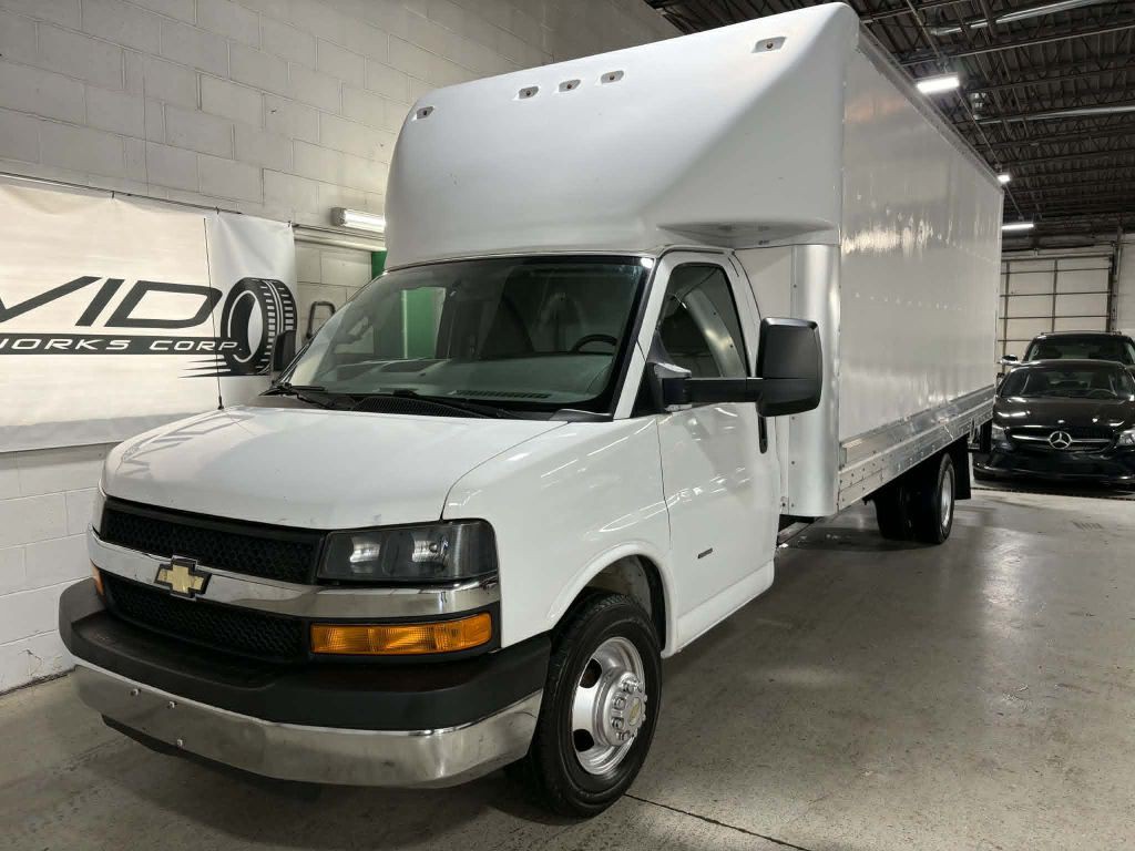 2018 Chevrolet Express Image 2