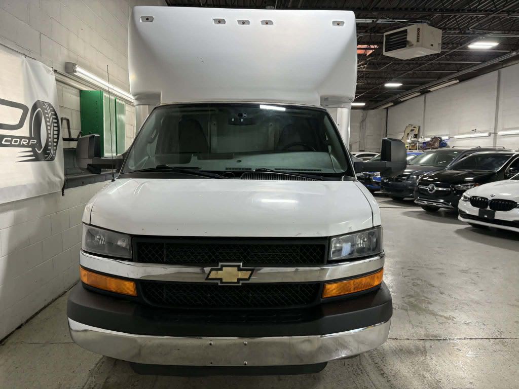 2018 Chevrolet Express Image 3