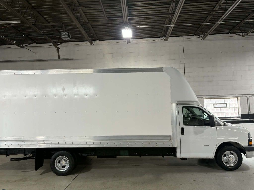 2018 Chevrolet Express Image 5