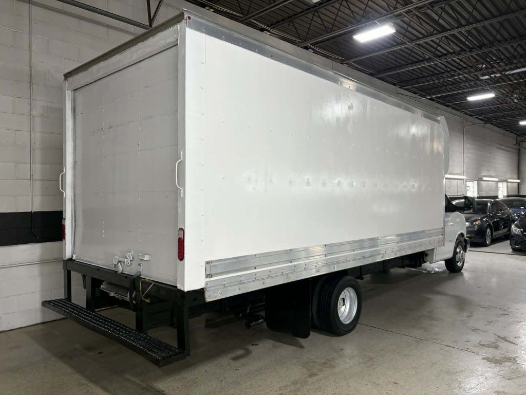 2018 Chevrolet Express Image 6