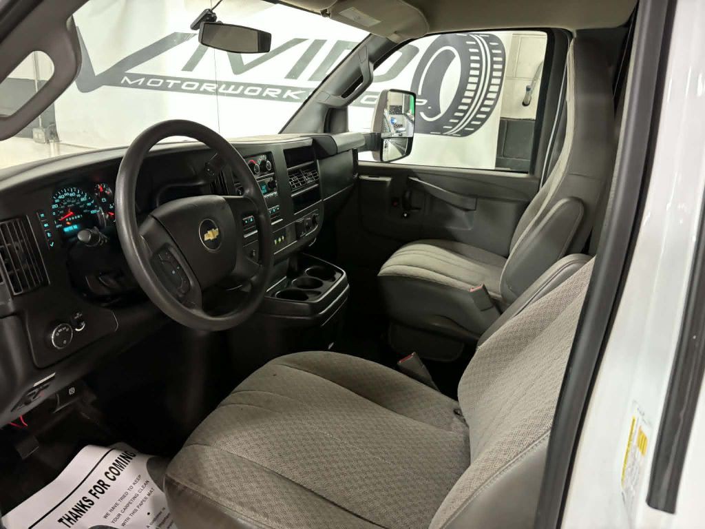 2018 Chevrolet Express Image 16