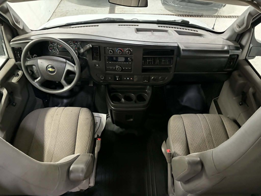 2018 Chevrolet Express Image 17