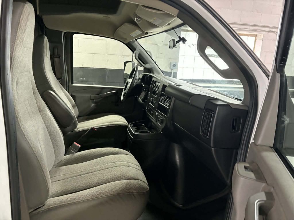 2018 Chevrolet Express Image 18