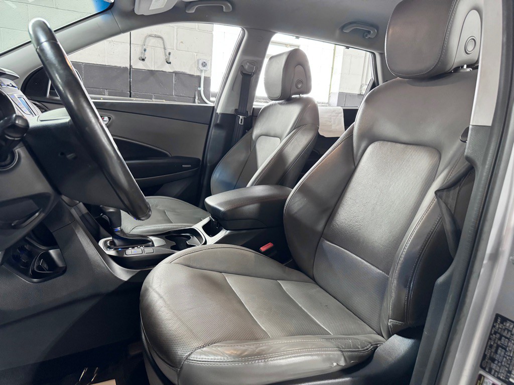 2016 Hyundai Santa Fe Image 18