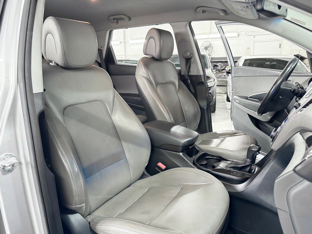 2016 Hyundai Santa Fe Image 19