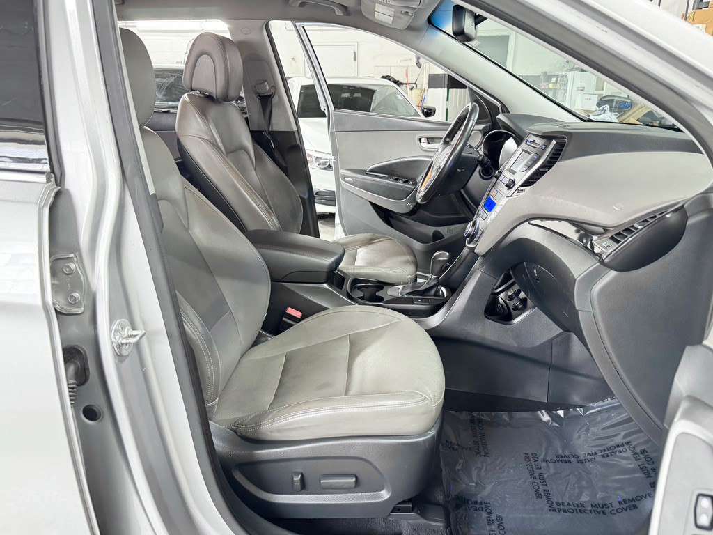 2016 Hyundai Santa Fe Image 20