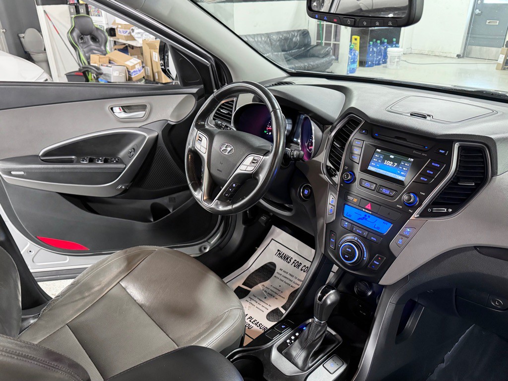 2016 Hyundai Santa Fe Image 21