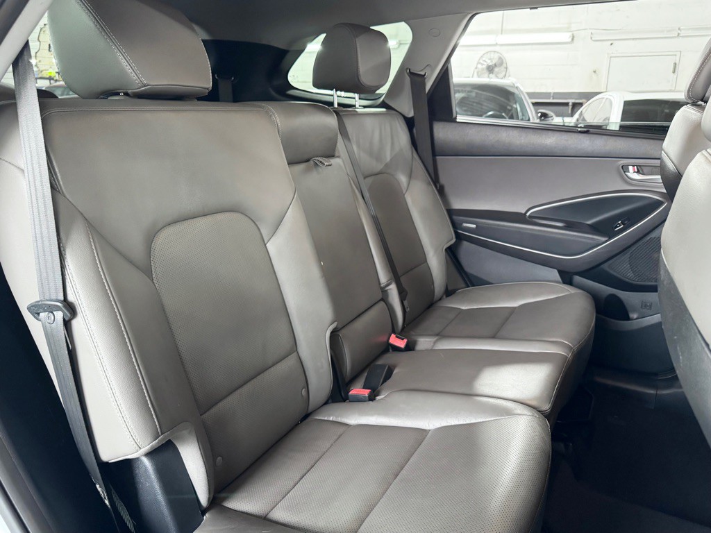 2016 Hyundai Santa Fe Image 22