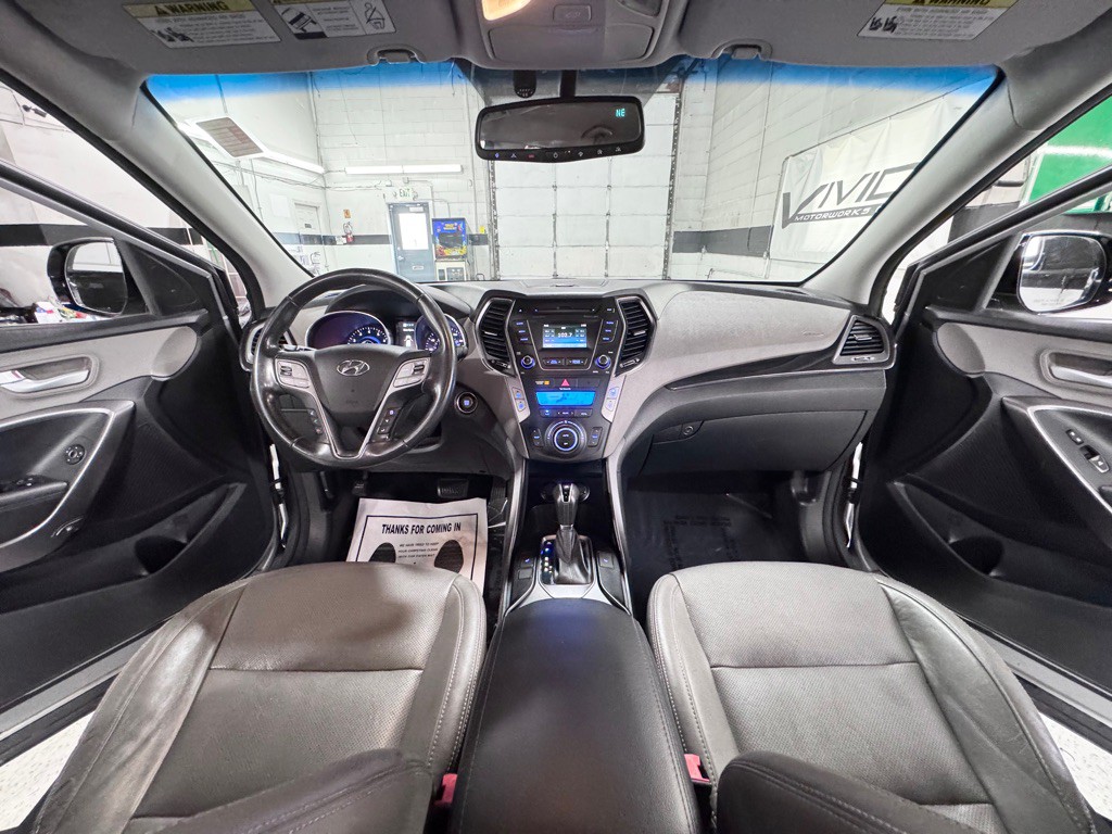 2016 Hyundai Santa Fe Image 24