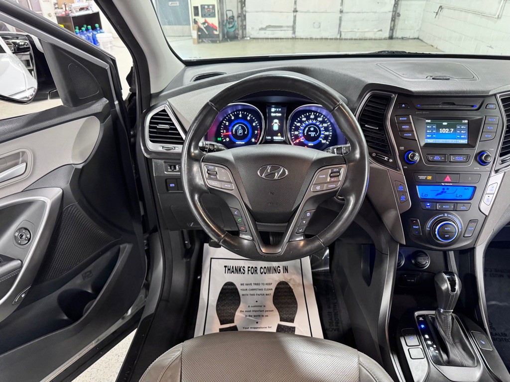 2016 Hyundai Santa Fe Image 25