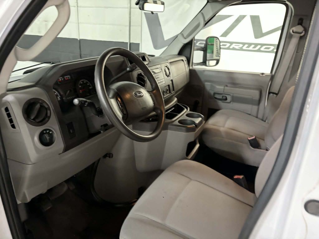 2013 Ford Econoline Image 16