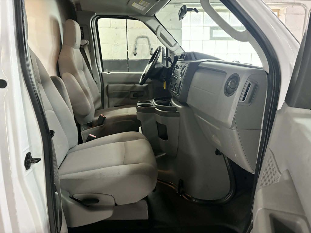 2013 Ford Econoline Image 17