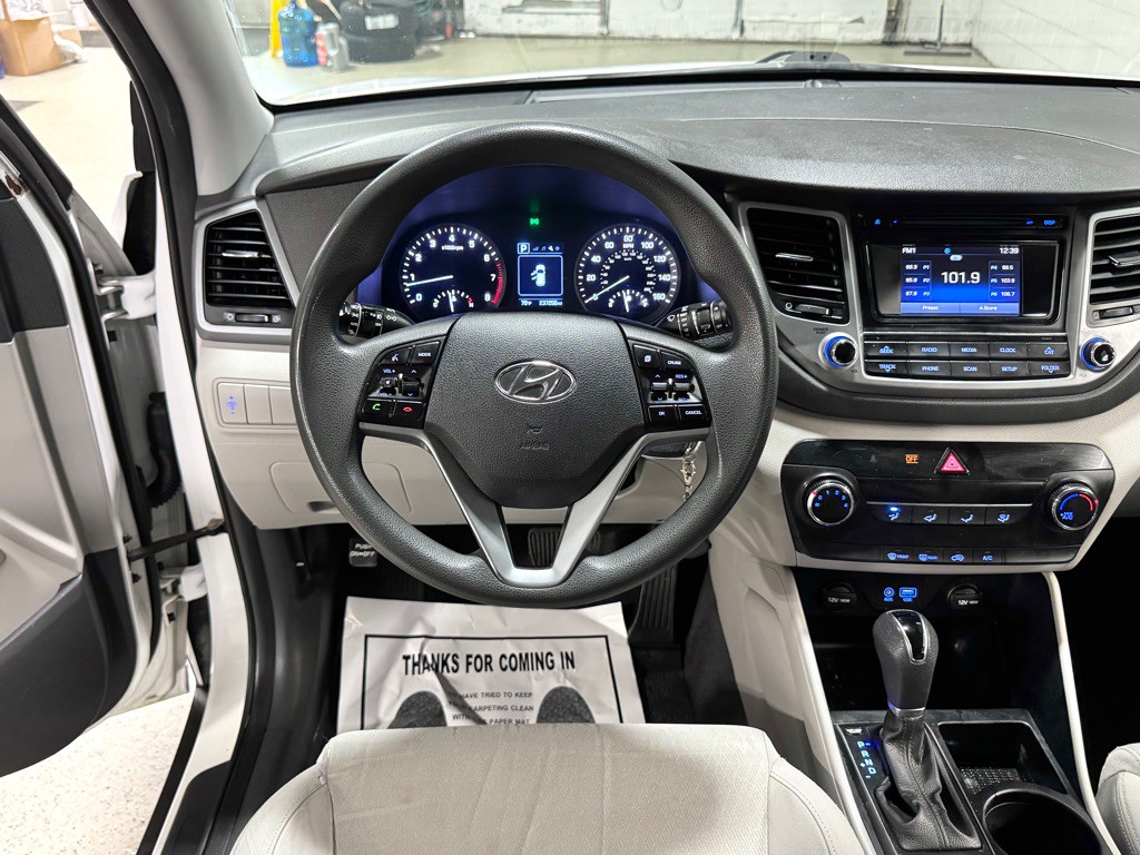 2016 Hyundai Tucson Image 16