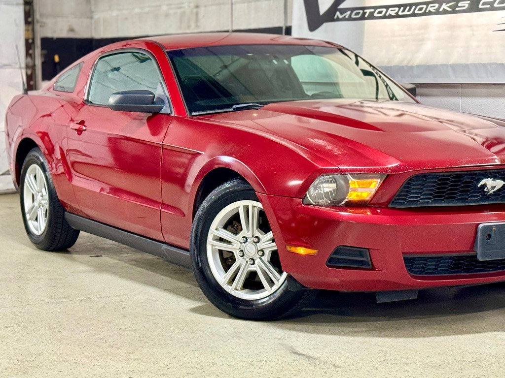 2011 Ford Mustang Image 2
