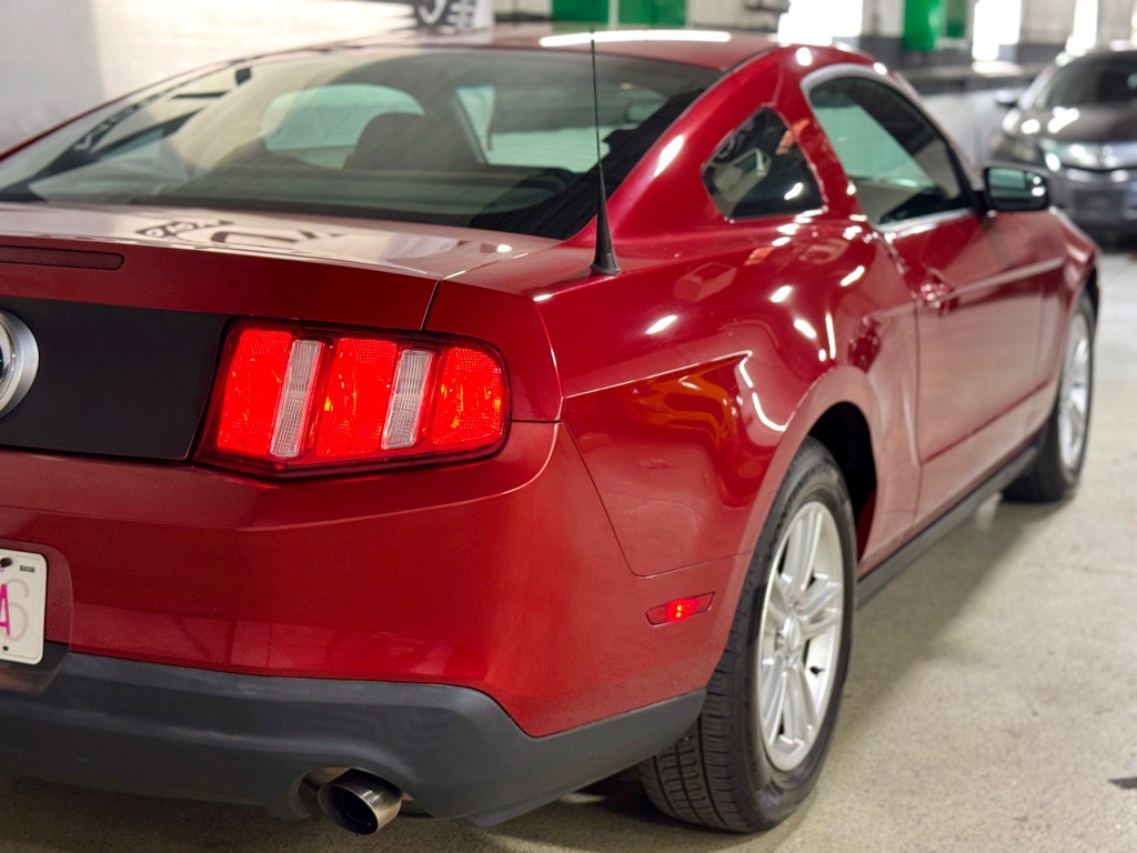 2011 Ford Mustang Image 8
