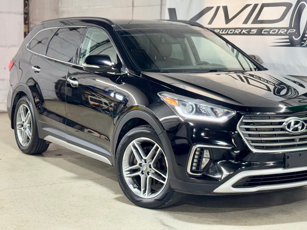 2017 Hyundai Santa Fe Image 2