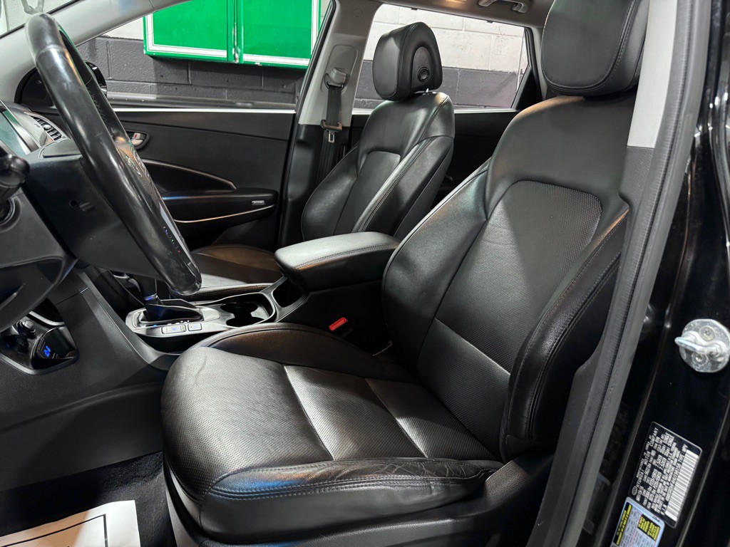 2017 Hyundai Santa Fe Image 17