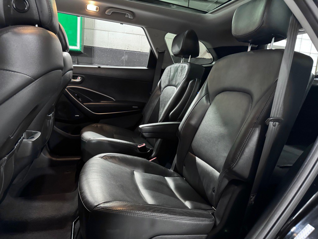 2017 Hyundai Santa Fe Image 18