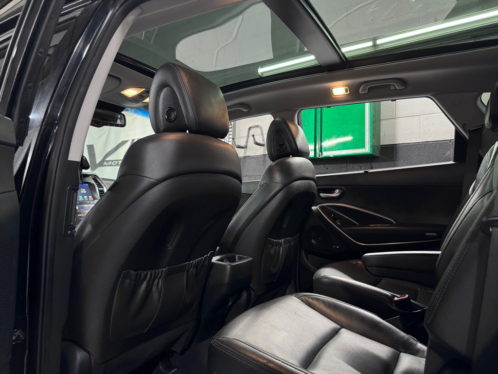 2017 Hyundai Santa Fe Image 19