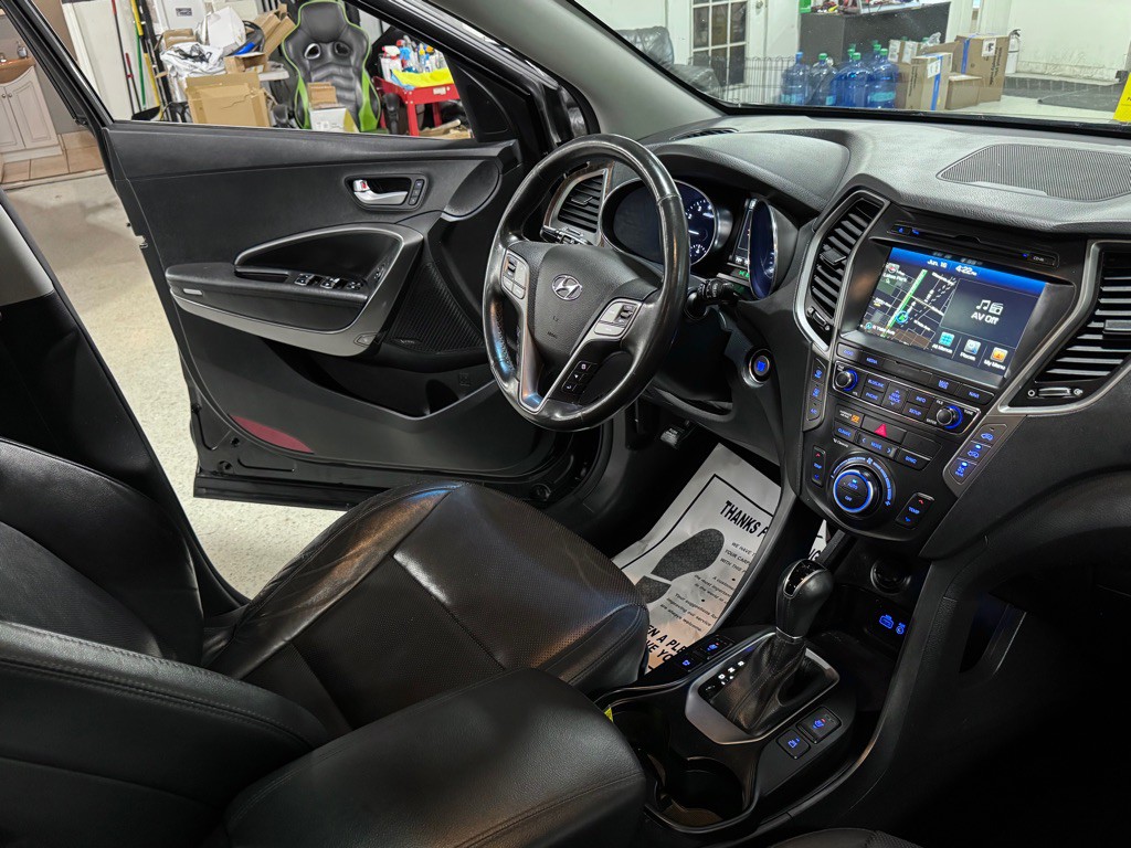 2017 Hyundai Santa Fe Image 20