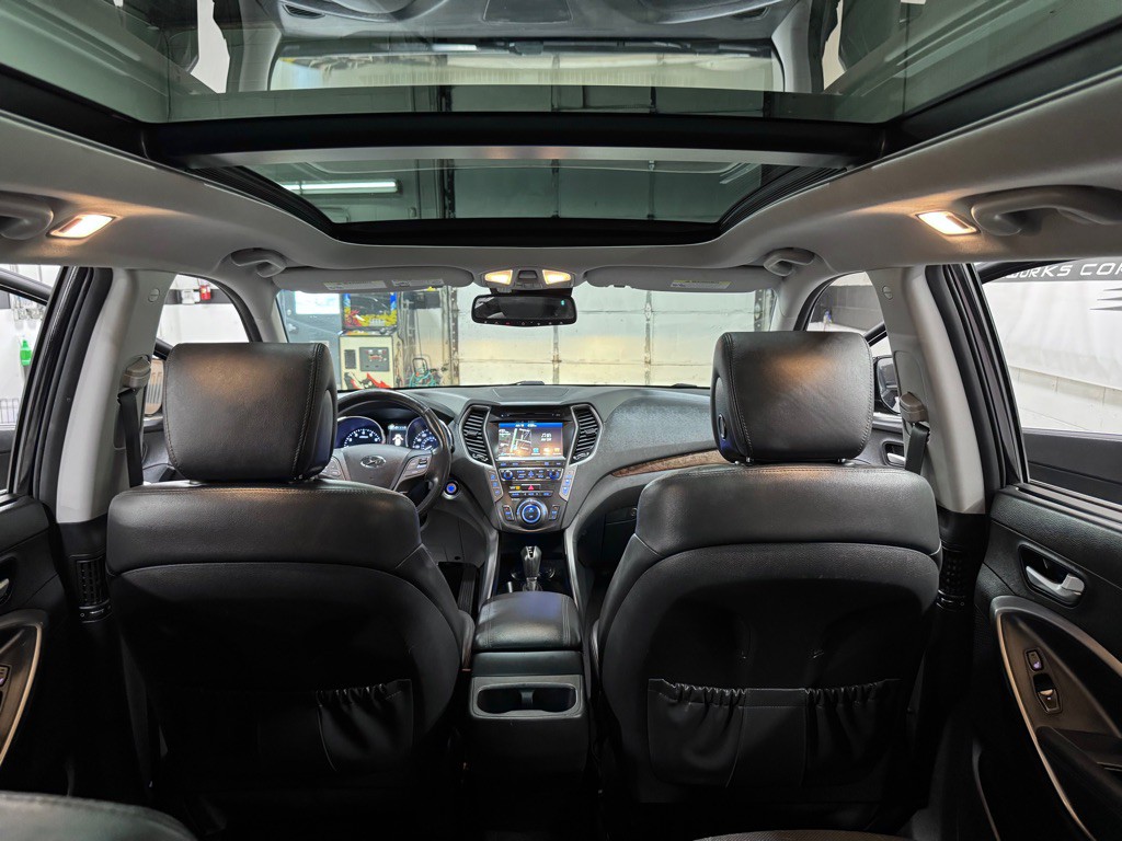 2017 Hyundai Santa Fe Image 23