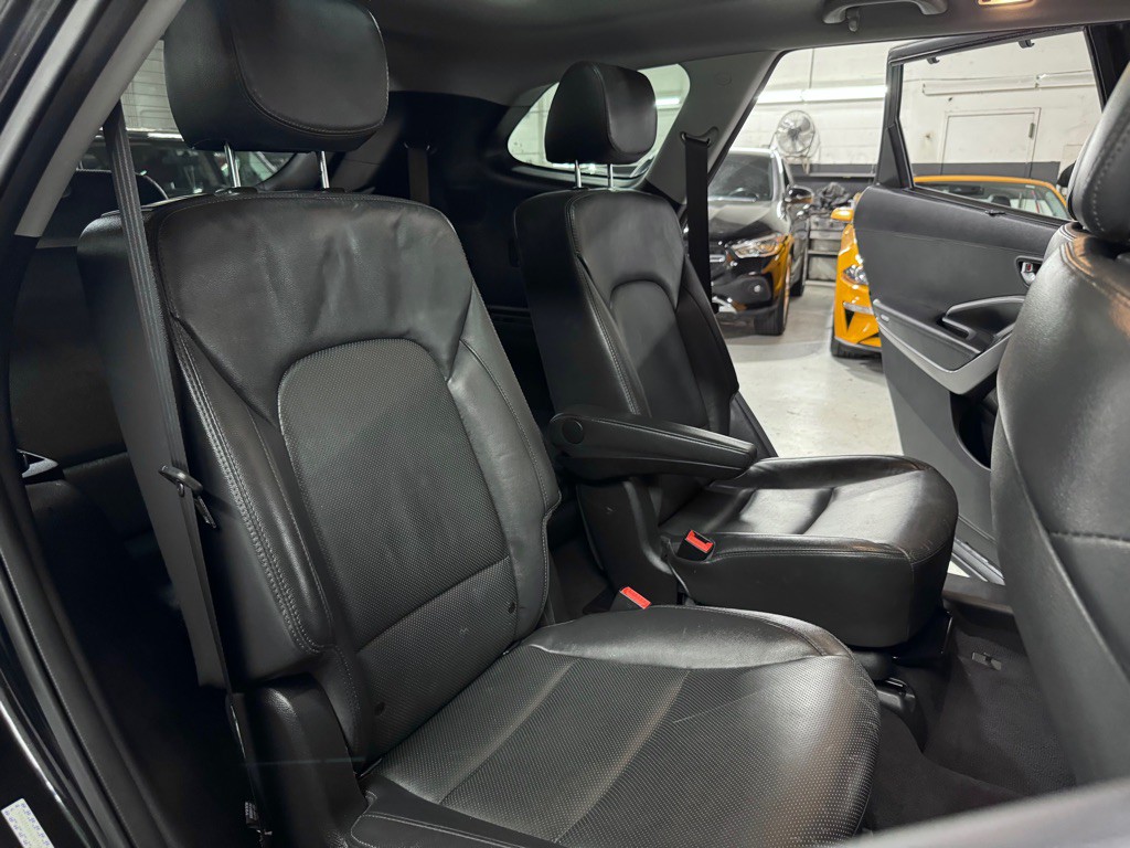 2017 Hyundai Santa Fe Image 24
