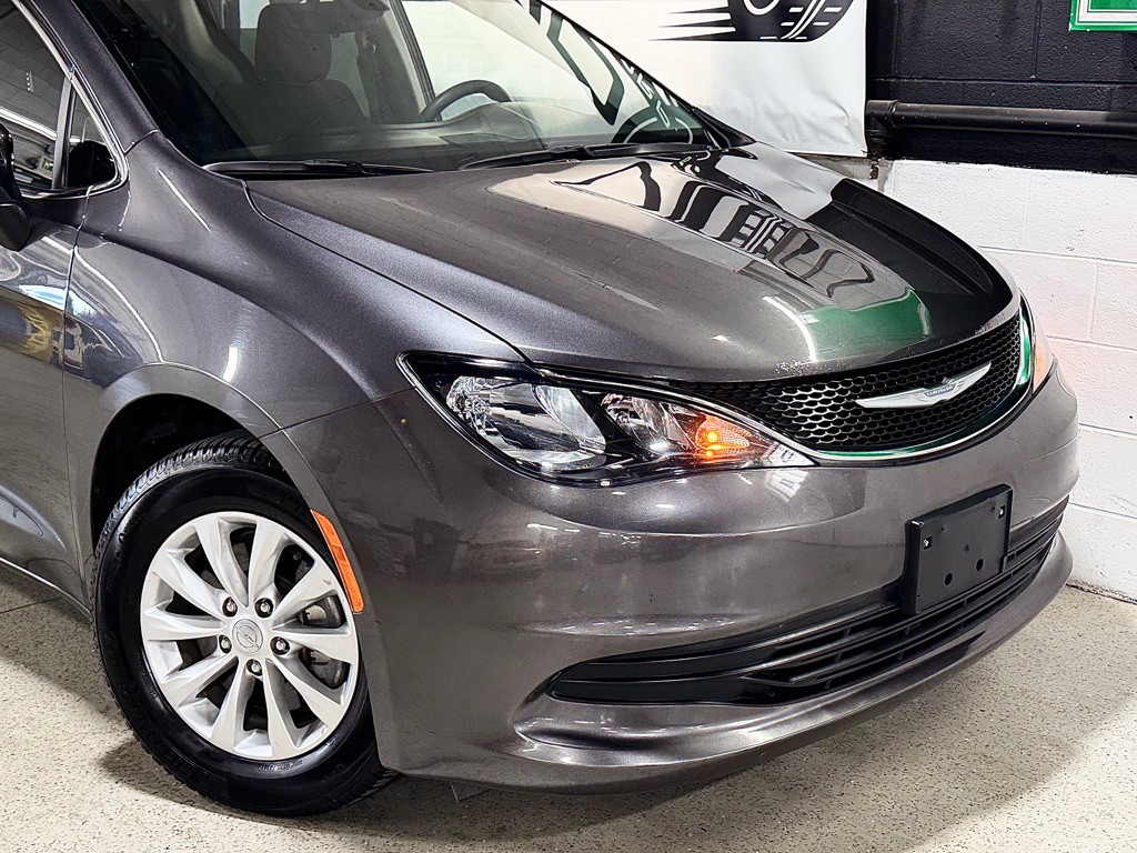 2017 Chrysler Pacifica Image 3