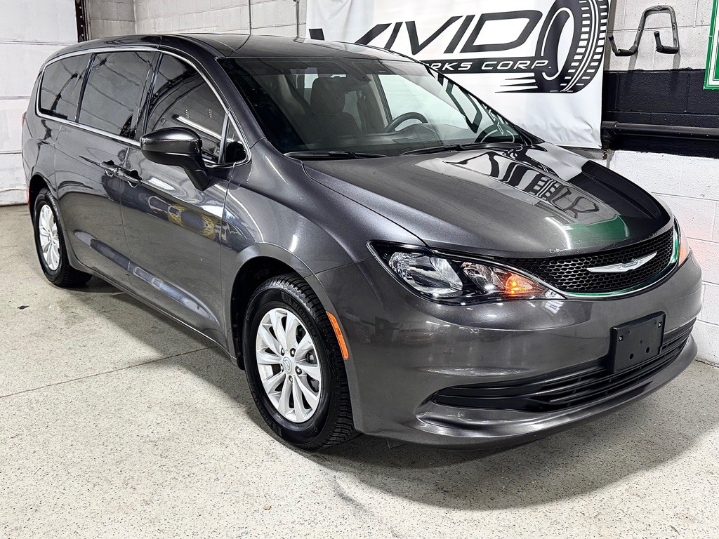 2017 Chrysler Pacifica Image 4
