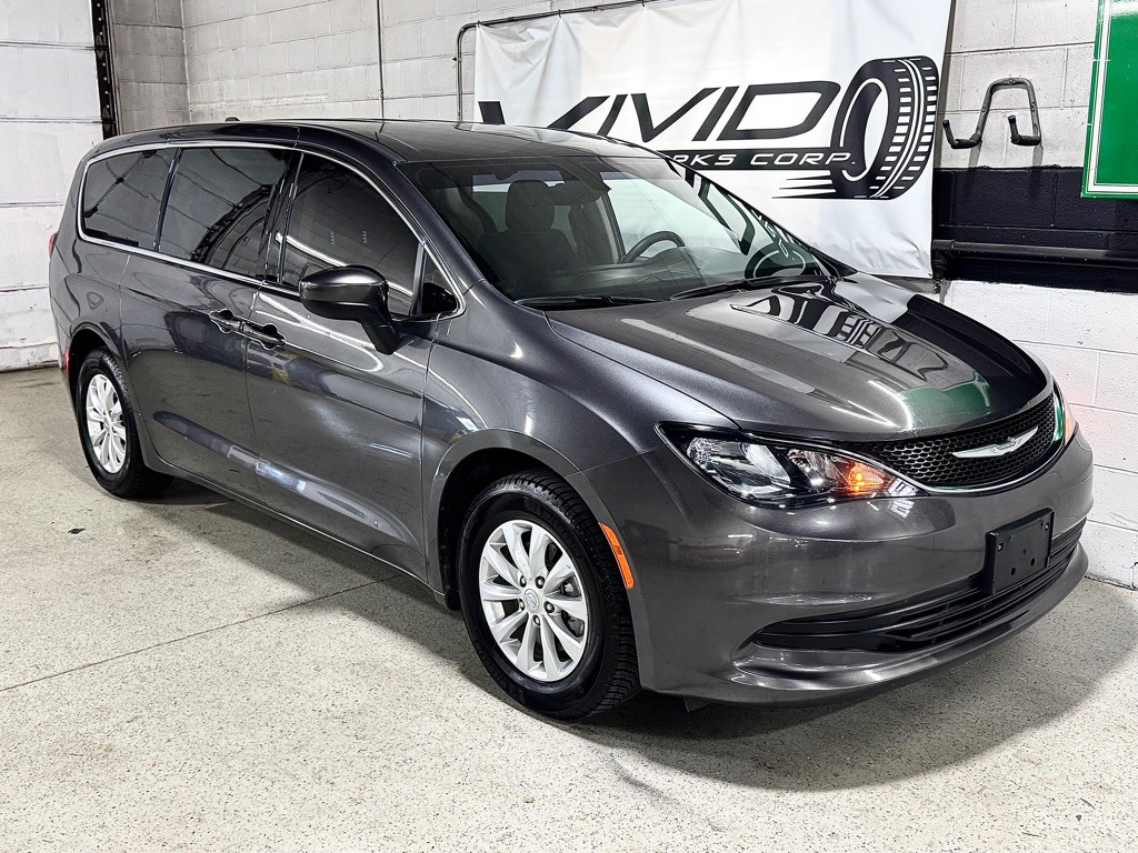 2017 Chrysler Pacifica Image 5