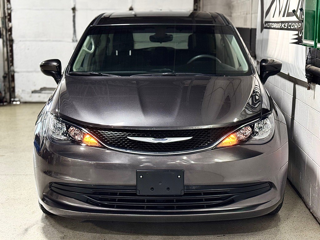 2017 Chrysler Pacifica Image 6