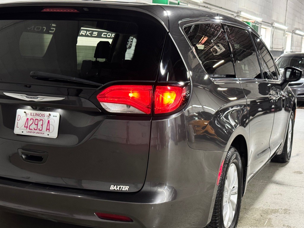 2017 Chrysler Pacifica Image 9