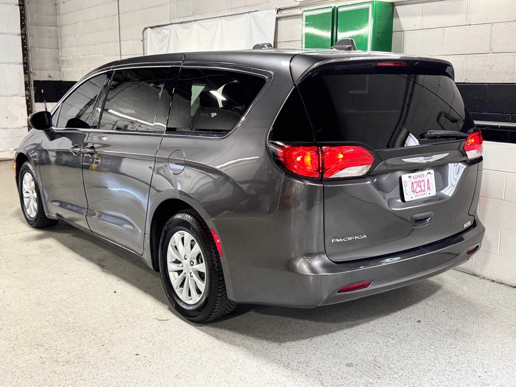 2017 Chrysler Pacifica Image 12