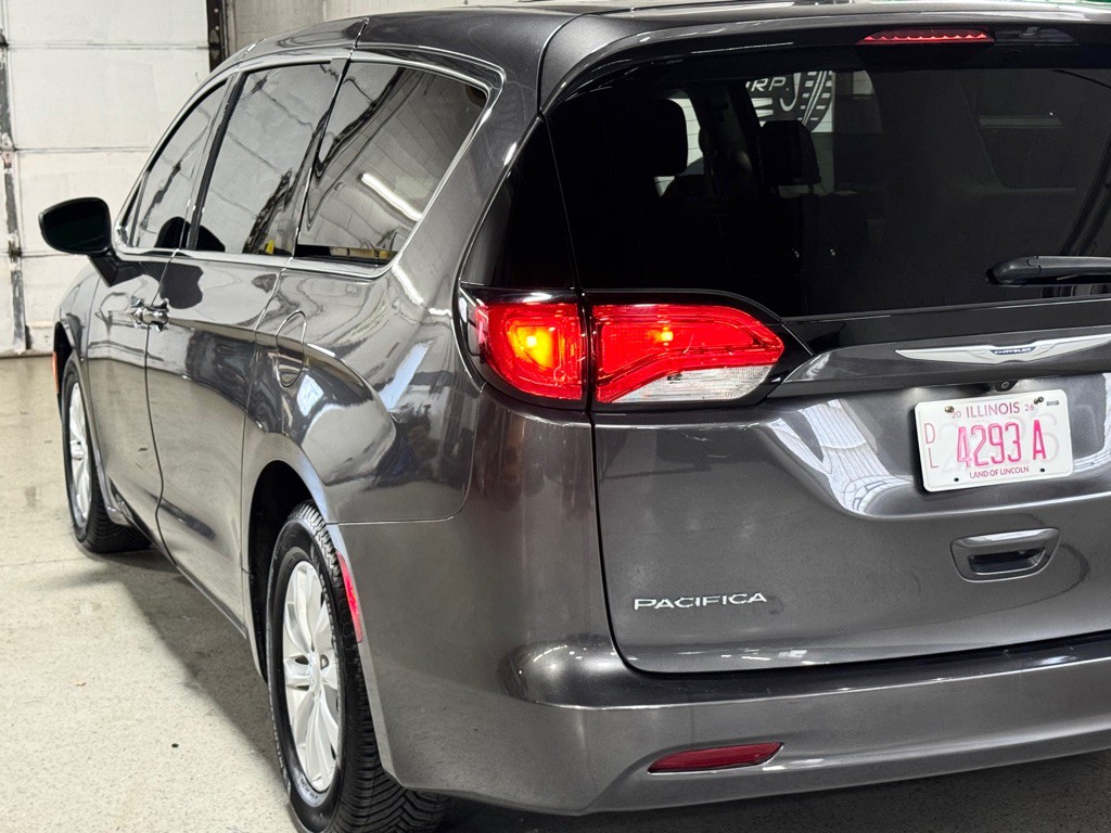 2017 Chrysler Pacifica Image 13