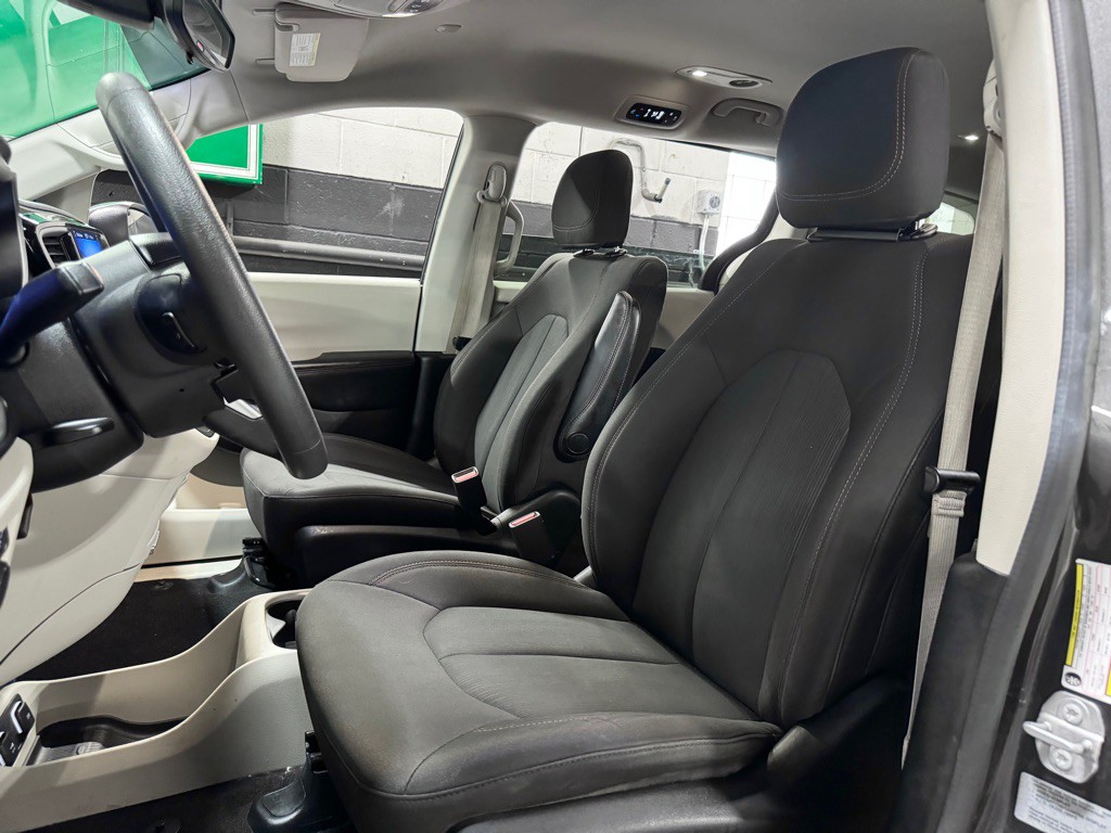 2017 Chrysler Pacifica Image 15
