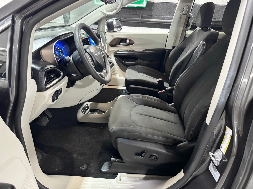 2017 Chrysler Pacifica Image 16