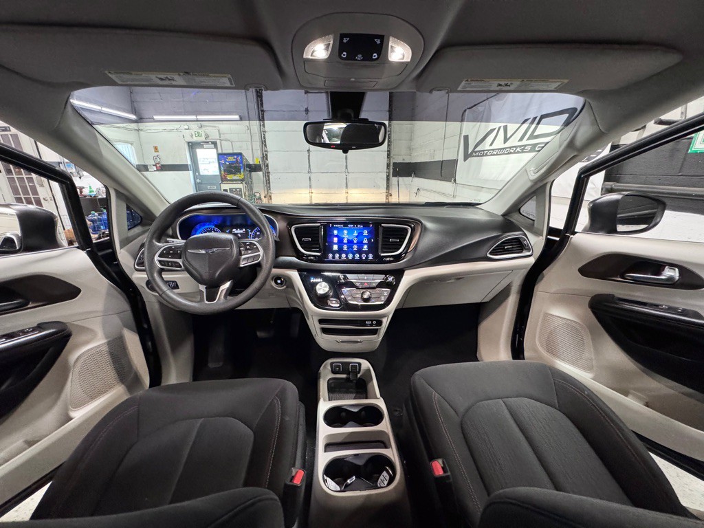 2017 Chrysler Pacifica Image 19