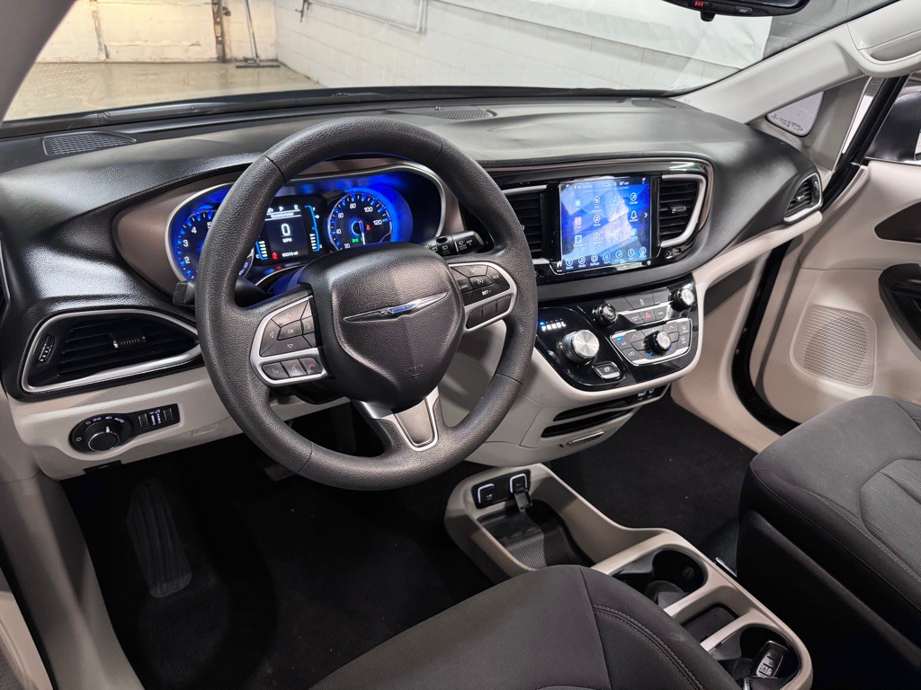 2017 Chrysler Pacifica Image 20