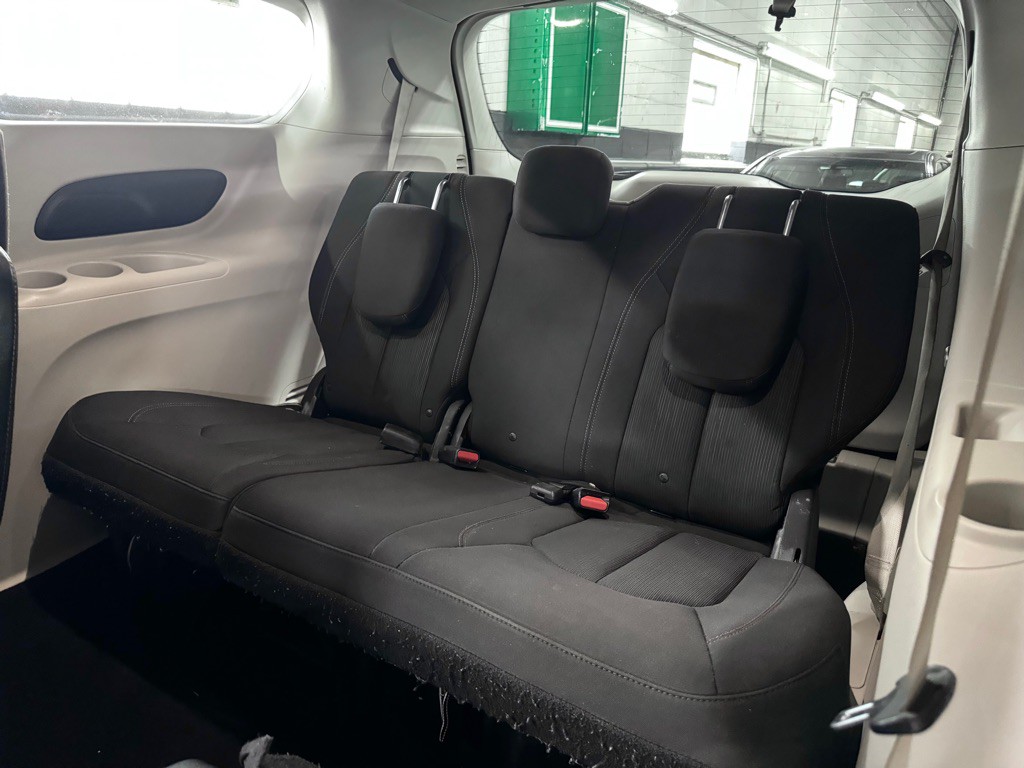 2017 Chrysler Pacifica Image 21