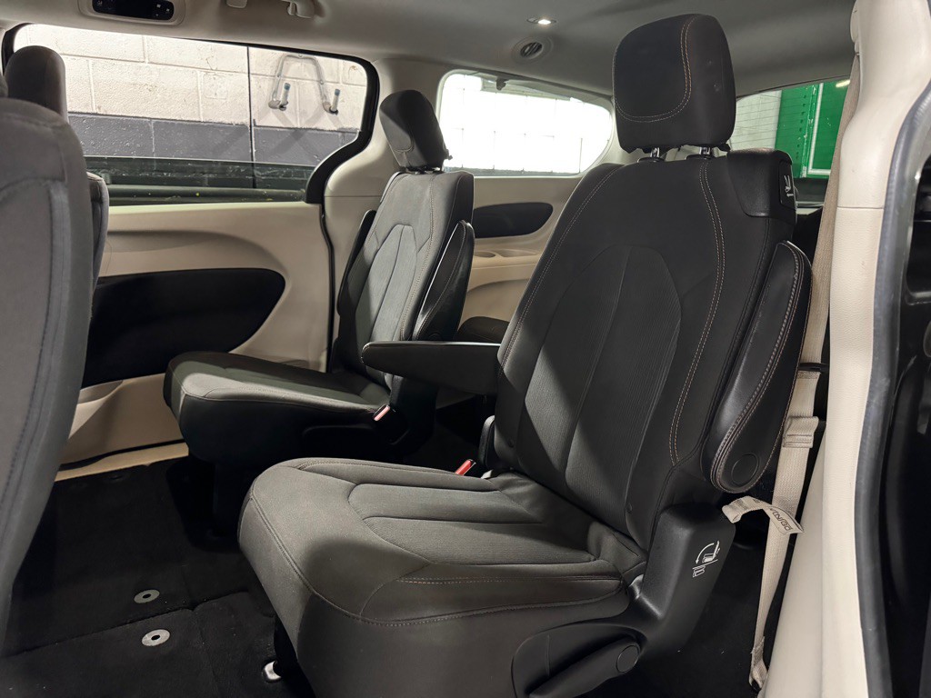 2017 Chrysler Pacifica Image 22