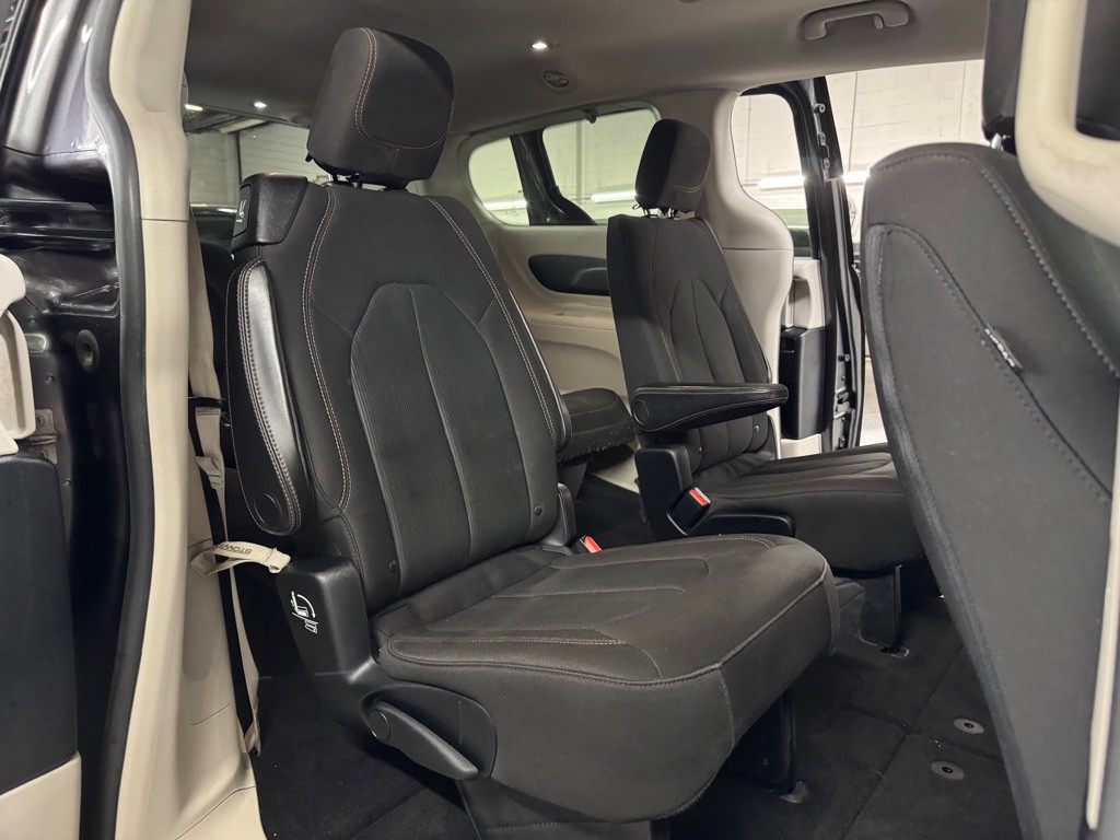2017 Chrysler Pacifica Image 23