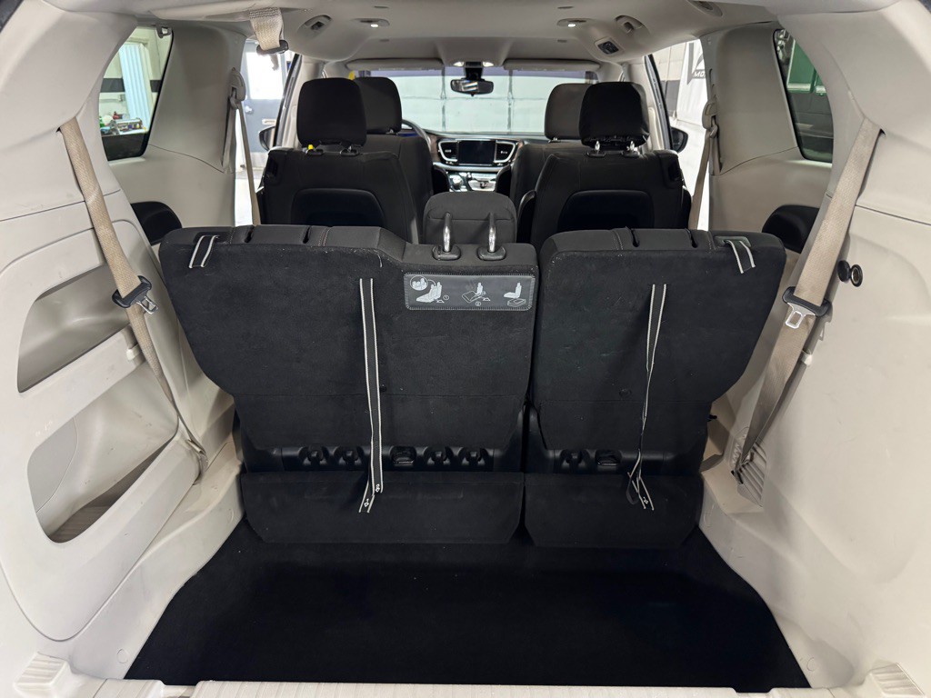 2017 Chrysler Pacifica Image 26