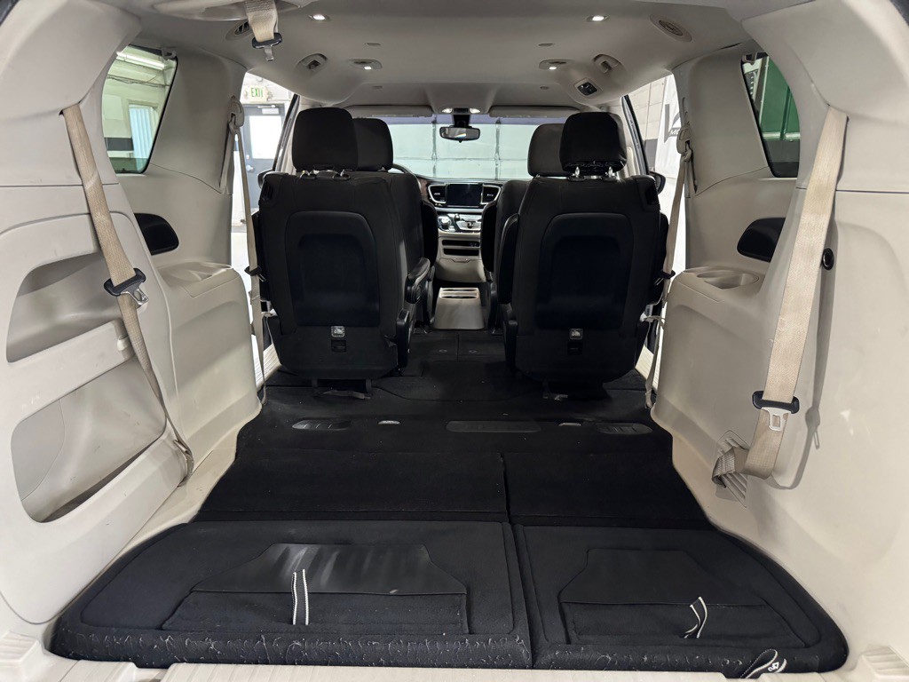 2017 Chrysler Pacifica Image 27