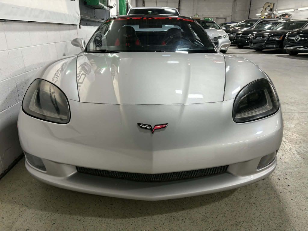 2005 Chevrolet Corvette Image 2