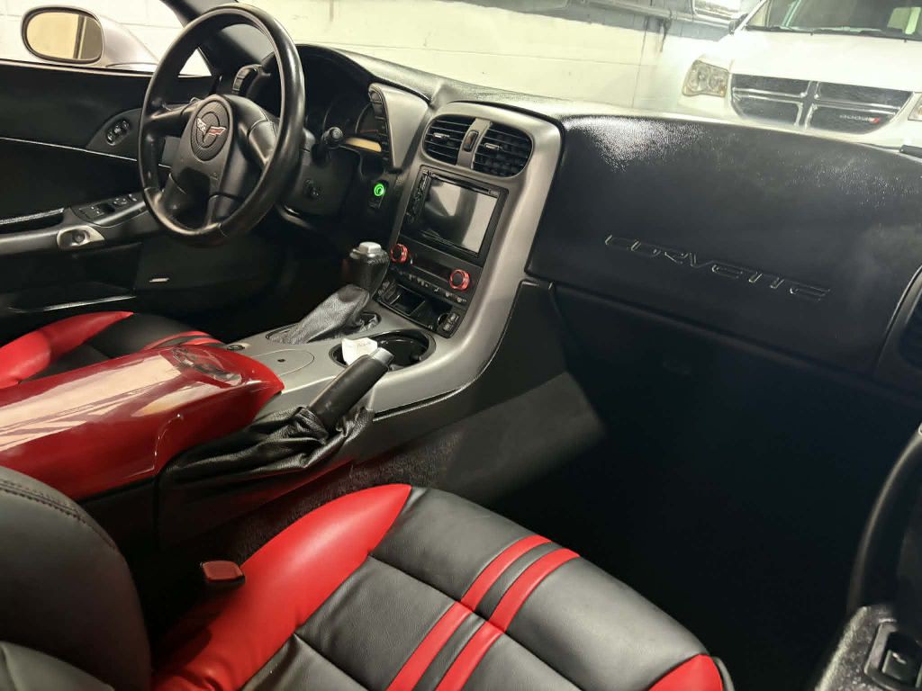 2005 Chevrolet Corvette Image 16