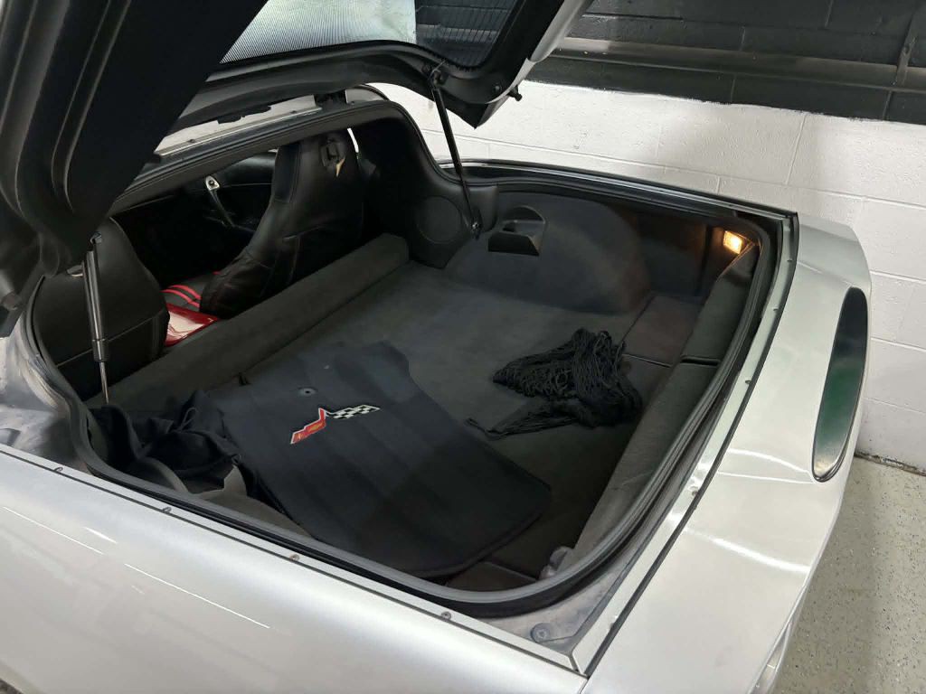 2005 Chevrolet Corvette Image 17